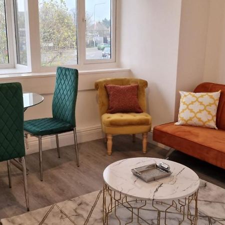 1 Bedroom Apartment - Flitwick - Contractor Friendly - Tourist Ready - Full Kitchen - Wifi - Smart Tv - Sofa Bed - Free Parking - Ideal For Short Or Long Stays Exteriér fotografie